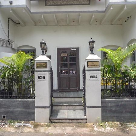 The Corner Courtyard Hotel Kolkata Bagian luar foto