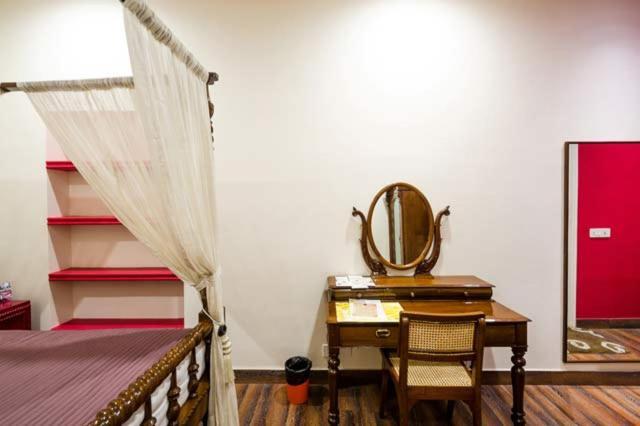 The Corner Courtyard Hotel Kolkata Bagian luar foto