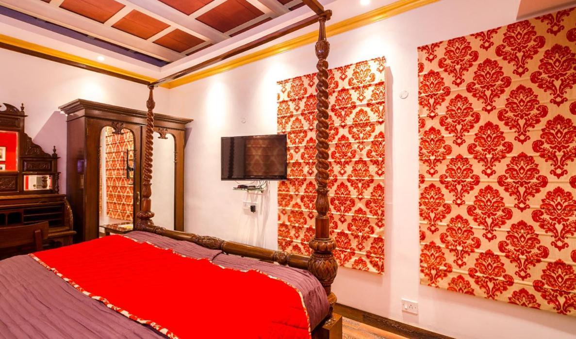 The Corner Courtyard Hotel Kolkata Bagian luar foto