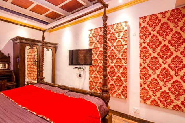 The Corner Courtyard Hotel Kolkata Bagian luar foto