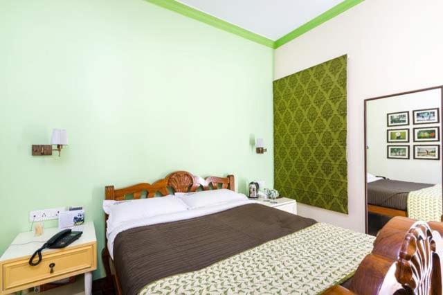 The Corner Courtyard Hotel Kolkata Bagian luar foto