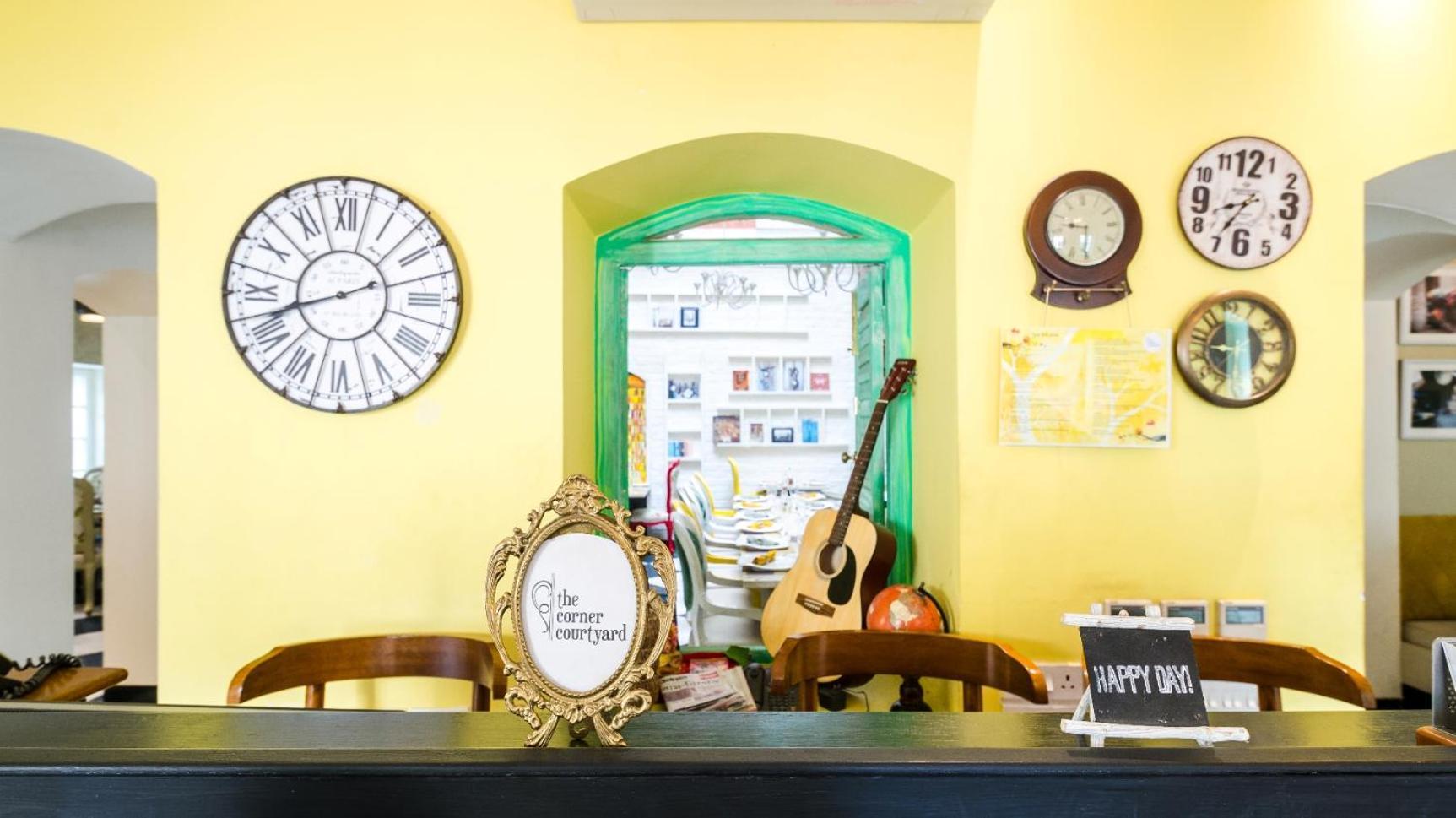 The Corner Courtyard Hotel Kolkata Bagian luar foto