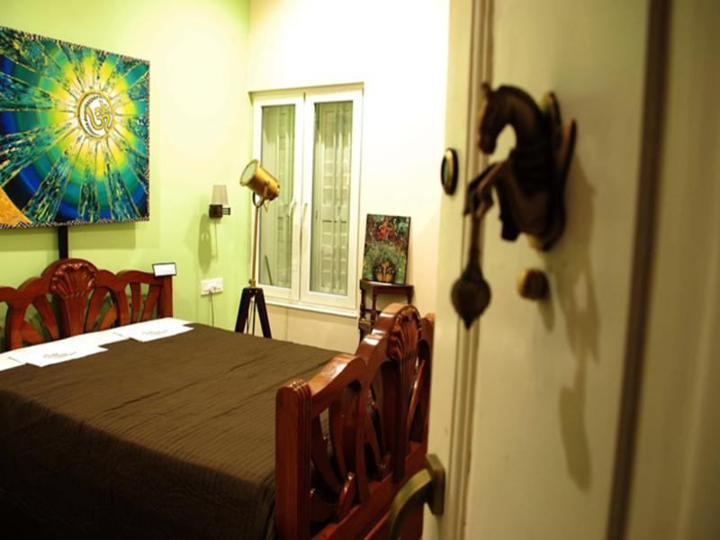 The Corner Courtyard Hotel Kolkata Bagian luar foto