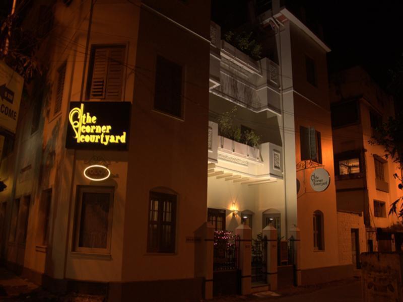 The Corner Courtyard Hotel Kolkata Bagian luar foto
