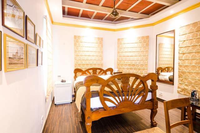 The Corner Courtyard Hotel Kolkata Bagian luar foto