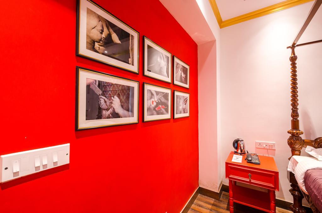 The Corner Courtyard Hotel Kolkata Bagian luar foto