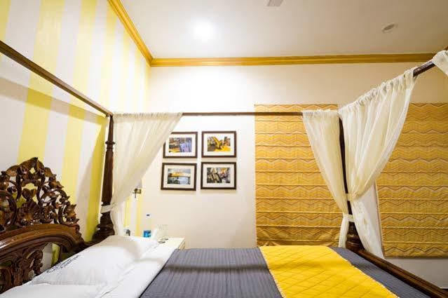 The Corner Courtyard Hotel Kolkata Bagian luar foto